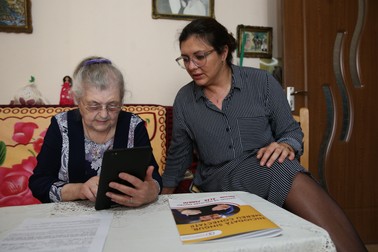 Maria Ilie scrie primul e-mail din viața sa către Asociația Niciodată singur