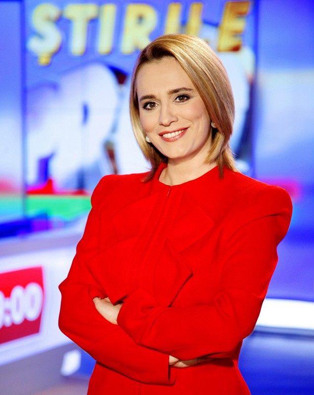 Lady in Red. Andreea Esca și obsesia ei pentru roșu! Rochiile cu care vedeta PRO TV se afișează de câțiva ani