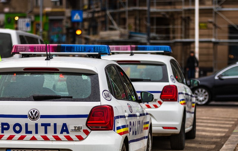 Un bărbat din Brașov a condus beat, fără permis auto și a mai făcut și un accident