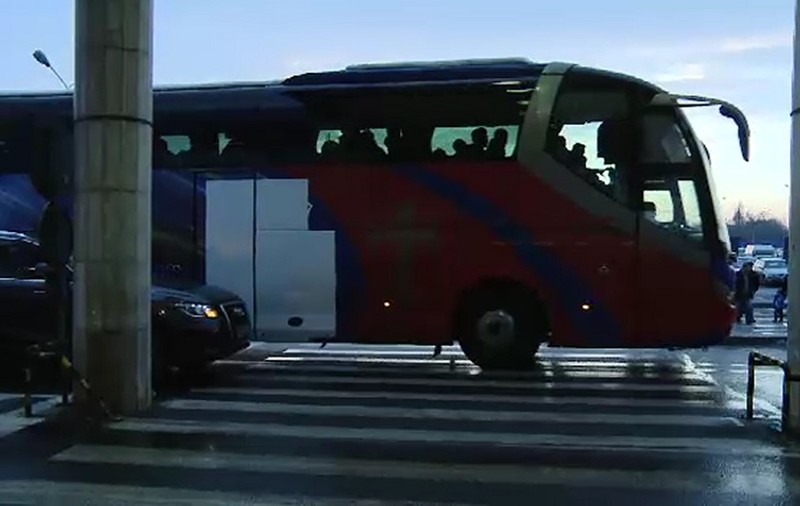 Scandalul cu Armata a afectat și autocarul Stelei! Cum a arătat acesta la plecarea în Spania
