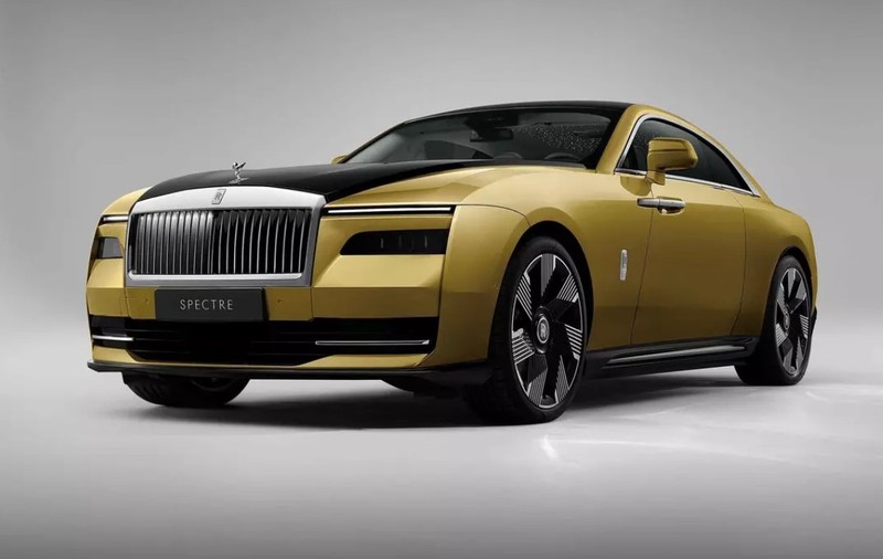 Când electricitatea e lux: Rolls-Royce a prezentat Spectre, primul său automobil electric destinat comercializării