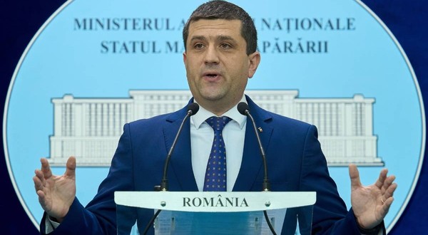 Radu Miruța, ministrul român al Apărării, susține o conferință de presă la sediul ministerului. Ministrul român al Apărării
