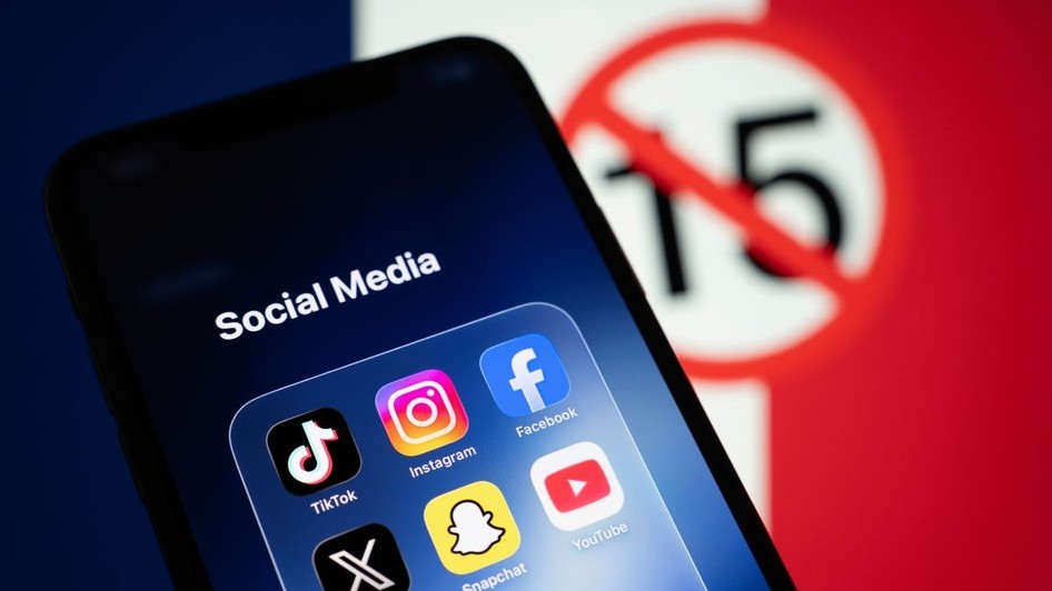retele-socializare-social-media-interzis-15-ani