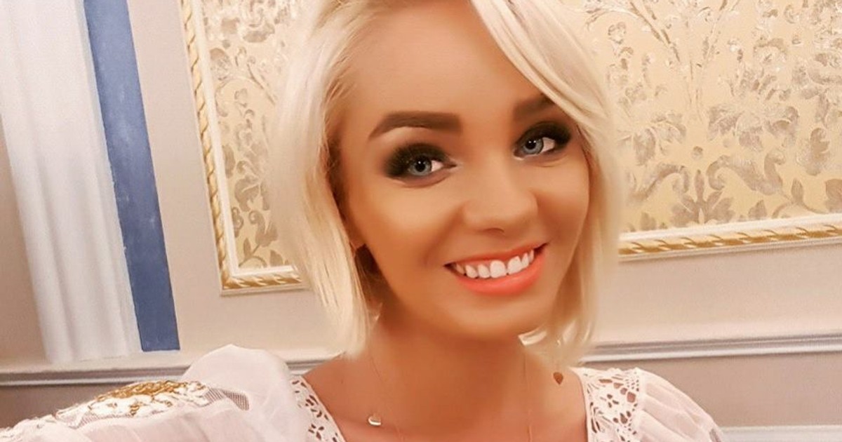 Incredibil cum arăta Maria Constantin la prima sa nuntă. Cum a fost fotografiată pe uliță și gestul aducător de ghinion pe care l-a făcut | FOTO