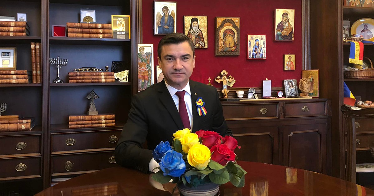 Mihai Chirica în biroul primariei Iasi