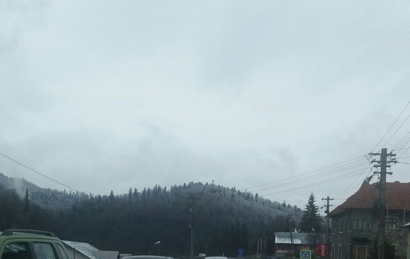 Trafic rutier îngreunat pe A1 şi pe drumuri naţionale din cauza ploilor torenţiale şi a grindinei