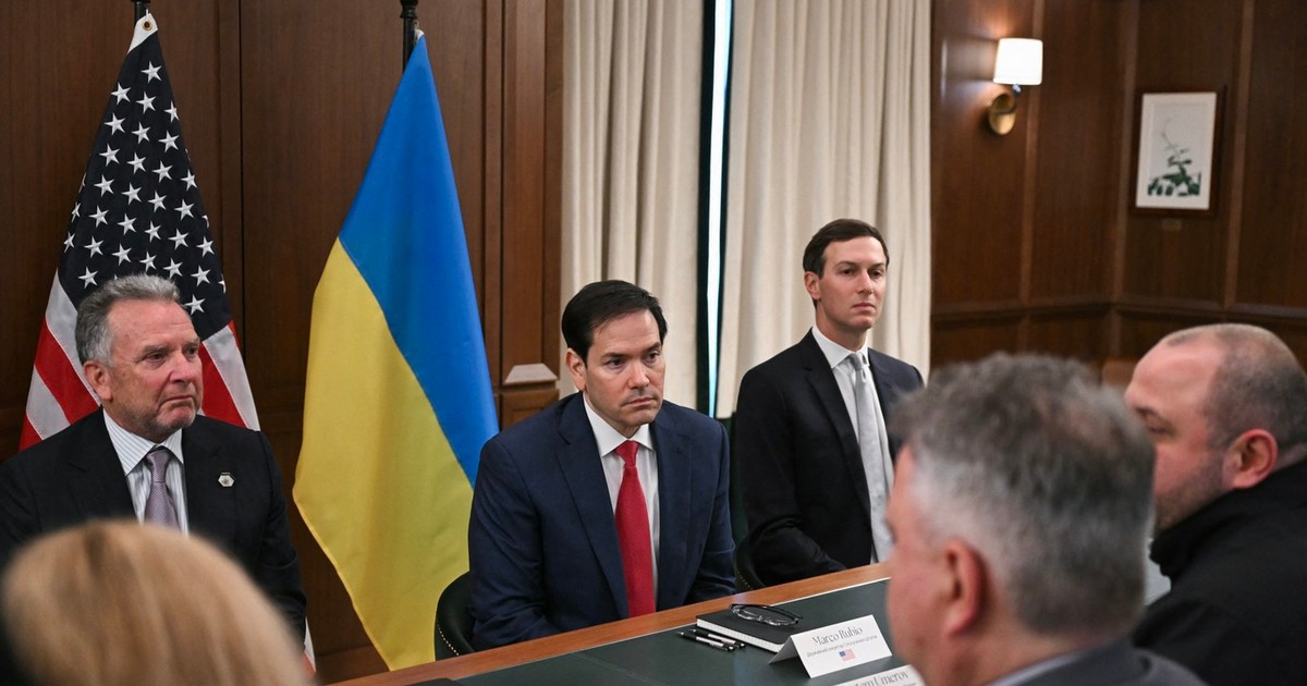Steve Witkoff (stâng), Marco Rubio (centru) și Jared Kushner, la o rundă de negocieri cu o delegație ucraineană Foto: Profimedia