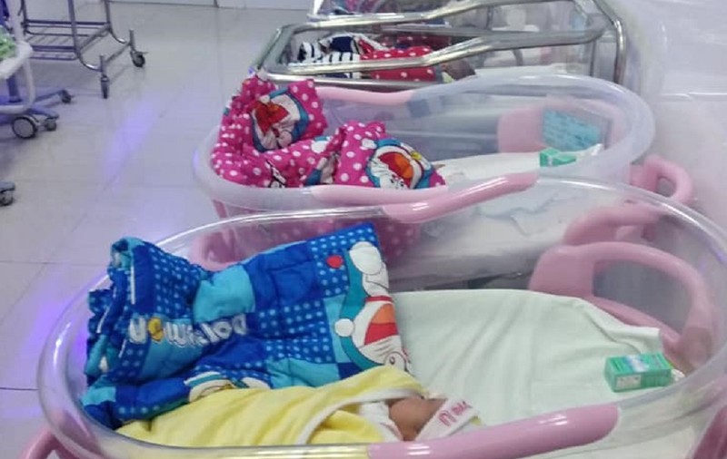 În România, trei din 10 copii sunt născuți în afara căsătoriilor