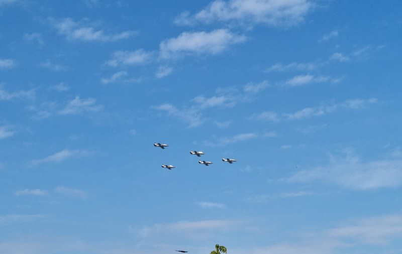 Cinci avioane de luptă deasupra Iașiului. Oamenii s-au alarmat, dar erau doar exerciții pentru un eveniment aviatic