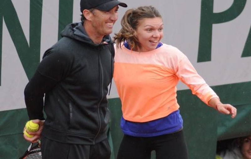 Antrenorul Darren Cahill: ”Au fost şase săptămâni minunate, ne vedem în Singapore, Simo!”. ^De ce n-a putut conta Halep pe sfaturile tehnicianului la semifinala cu Pennetta