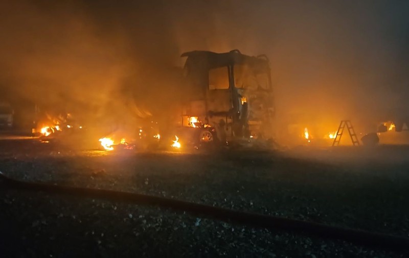 Incendiu în 2 Mai, județul Constanța. Mai multe cisterne au luat foc