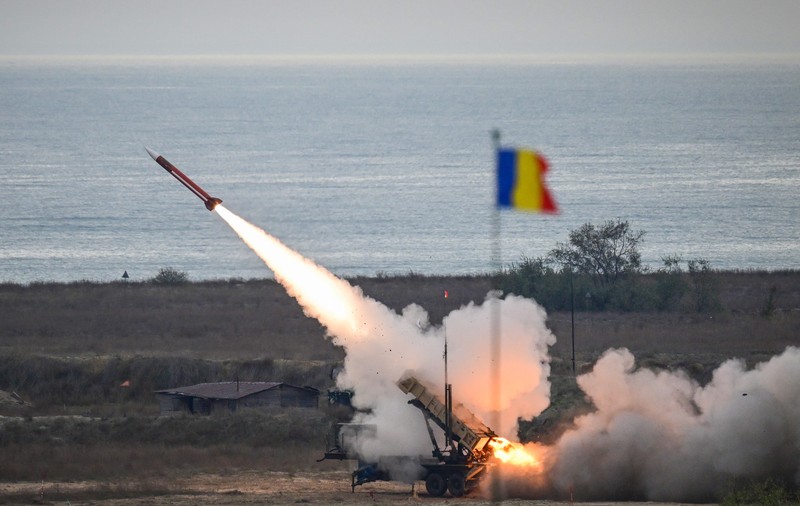 Acord între mai multe state NATO, inclusiv România, pentru cumpărarea a 1.000 de rachete Patriot. Contractul, estimat la 5,5 miliarde de dolari