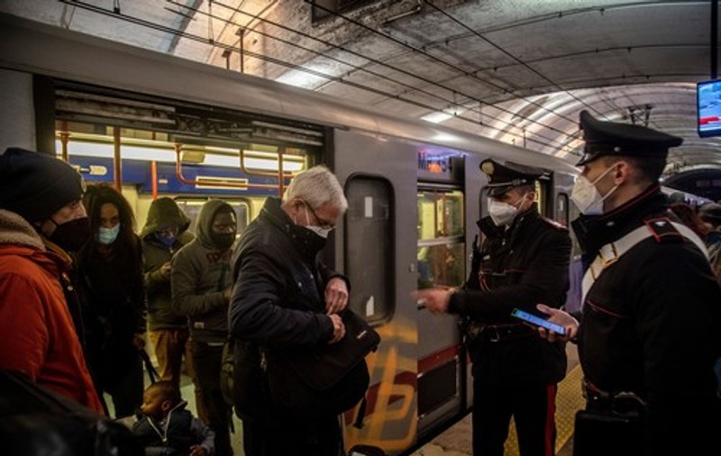 Român condamnat la Verona, după ce a fost prins cu un certificat verde fals. Ce amendă trebuie să plătească