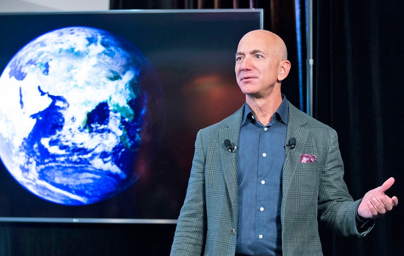 Jeff Bezos vrea să construiască stații spațiale în care să locuiască și să lucreze milioane de oameni