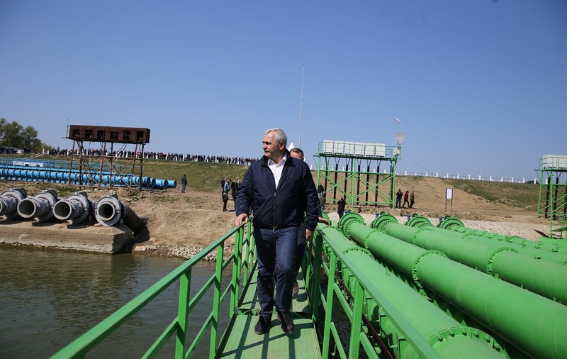 FOTO | Liviu Dragnea şi-a reluat campania. Promite TVA de 5% pentru produsele bio autohtone şi aprozare pentru producătorii români