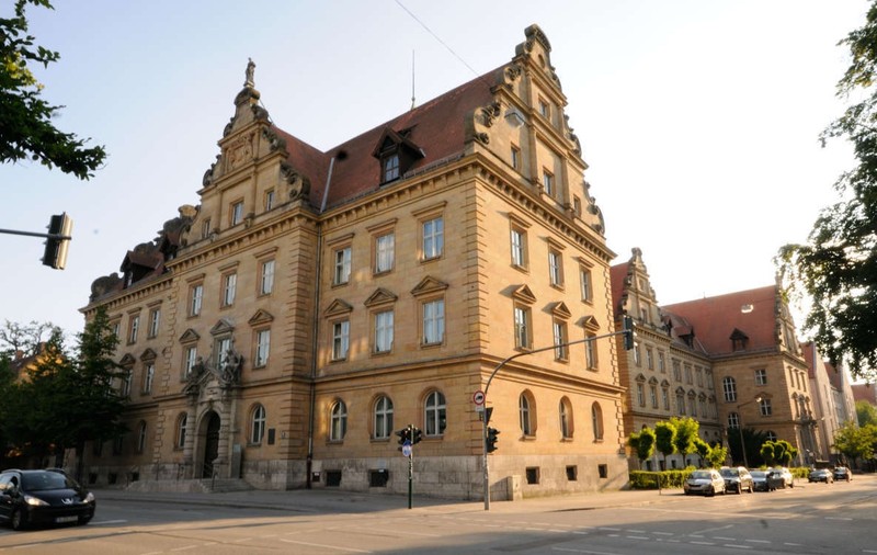 Căutare amplă a unui ucigaș condamnat pe viață, după ce a evadat pe geam, când se afla la tribunal, în Germania