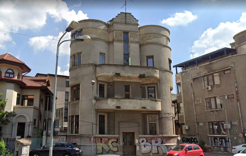 Clădire interbelică din centrul Bucureștiului, îmbrăcată în polistiren. Procurorii au fost sesizați și lucrările au fost sistate