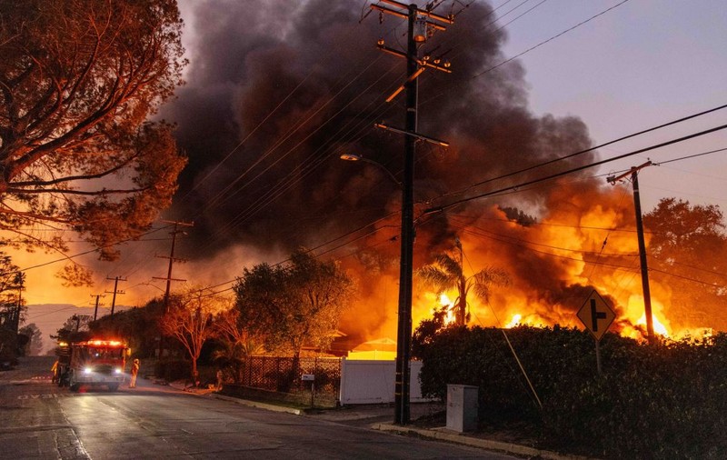 Consulatul României la Los Angeles și-a reluat activitatea. „Nu sunt  excluse noi avertismente de evacuare”