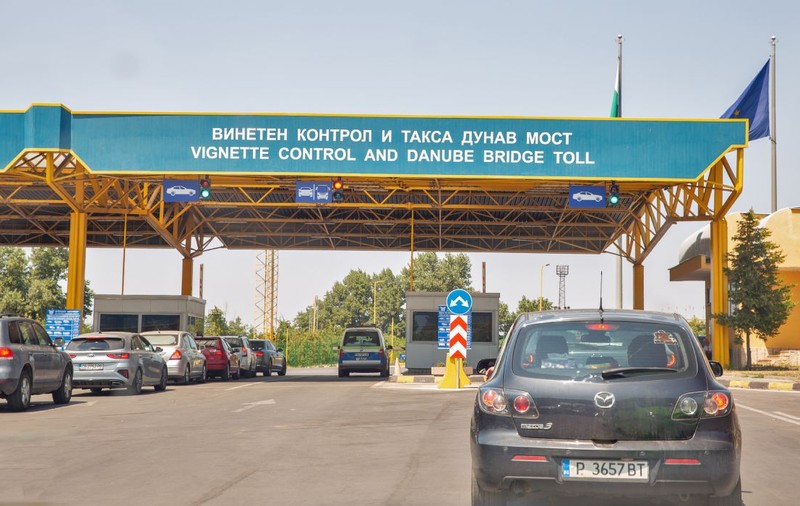 Drumul spre Grecia și Bulgaria se scumpește. Țara vecină majorează cu 30% prețul vinietelor