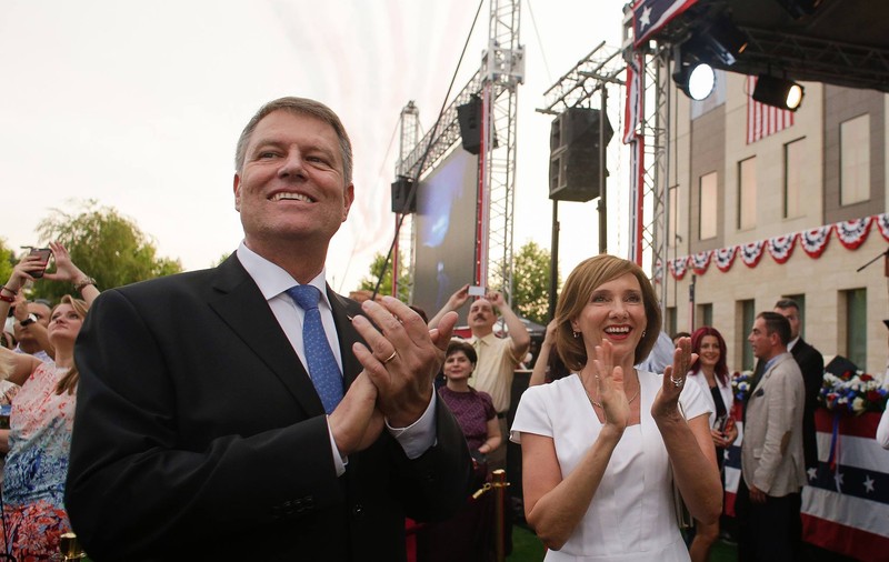 FOTO / Carmen Iohannis, ținută impecabilă la Ziua Americii