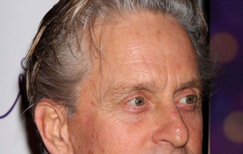 Michael Douglas este supărat pe medicii săi