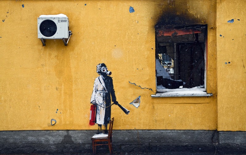 Hoții care încercau să fure un graffiti Banksy în Ucraina, prinși la locul faptei și arestați. Opera decupată din zid nu este deteriorată