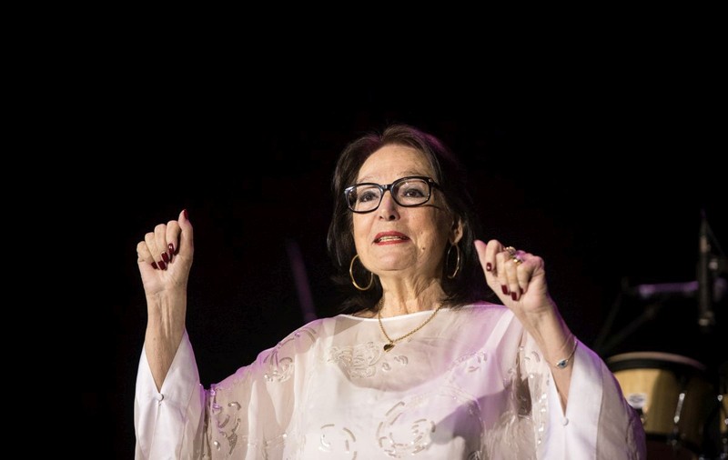 Nana Mouskouri se retrage de pe scenă la 90 de ani. „Cred că am făcut destul”