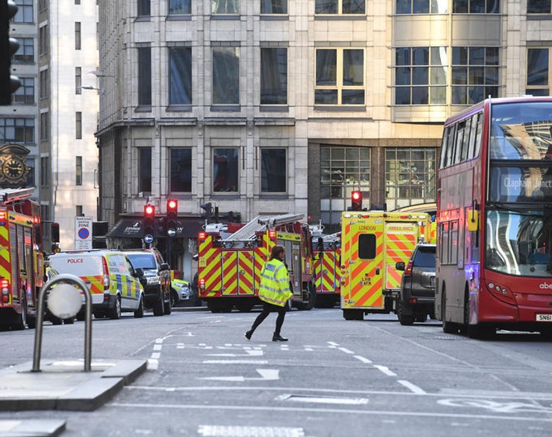 Cine este atacatorul care a înjunghiat mortal doi oameni pe London Bridge. Fusese condamnat pentru terorism