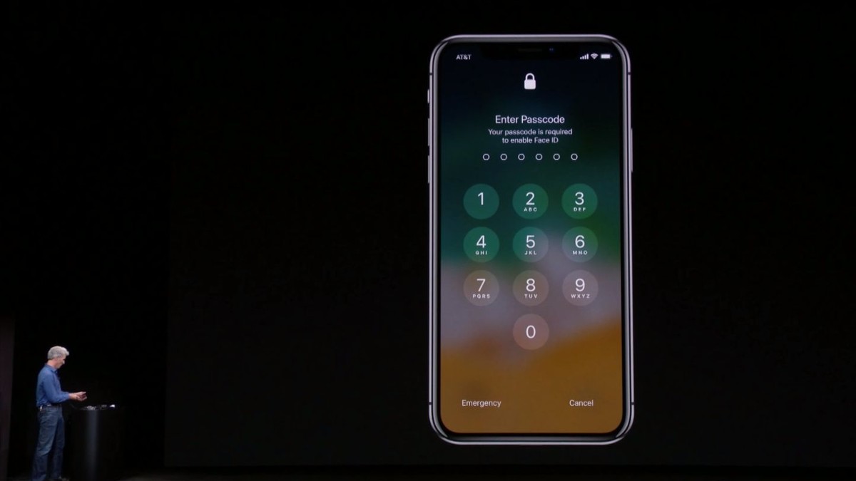 iPhone X a dat eroare la lansare: telefonul nu s-a deblocat prin funcția Face ID, de recunoaștere facială