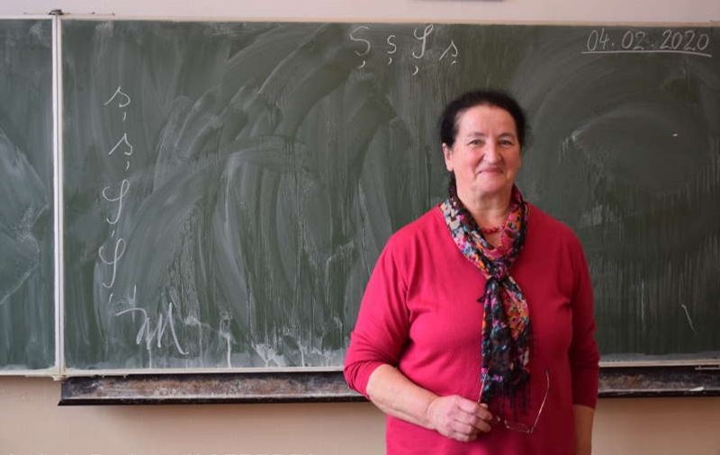 O învăţătoare pensionată a făcut naveta să predea la şcoală, din dragoste pentru elevi: ”Mă gândeam tot timpul la ei”