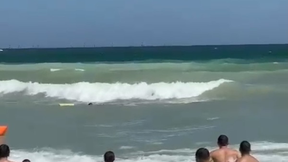 Copil de 11 ani, salvat de la înec la Costinești. Video: amator
