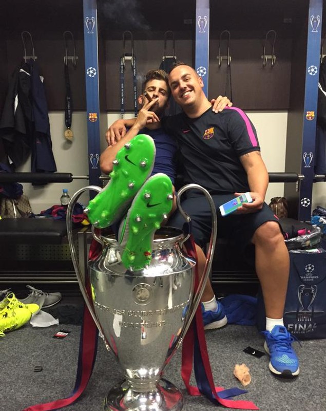 PETRECEREA CAMPIONILOR. ^Gerard Pique și Shakira s-au cherchelit de fericire, la petrecerea organizată de Barcelona în cinstea câștigării UCL / FOTO&VIDEO