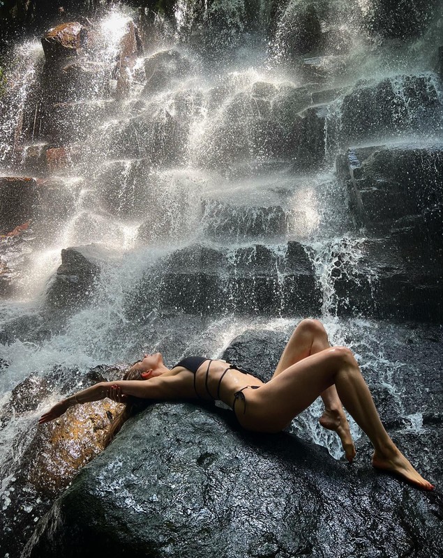 Alexandra Predescu între concursuri și vacanțe exotice. Campioană la scrimă, regină pe Instagram