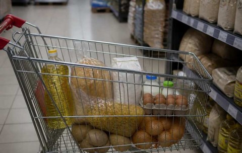 Alimentele ar putea costa mai mult și în 2026. Ce presiuni împing prețurile în sus și cât ajunge la raft
