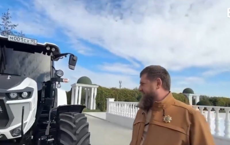 Ramzan Kadîrov se laudă cu tractorul Lamborghini primit „cadou” din UE: „Nu-l trimit la război, ci pe câmp” | VIDEO