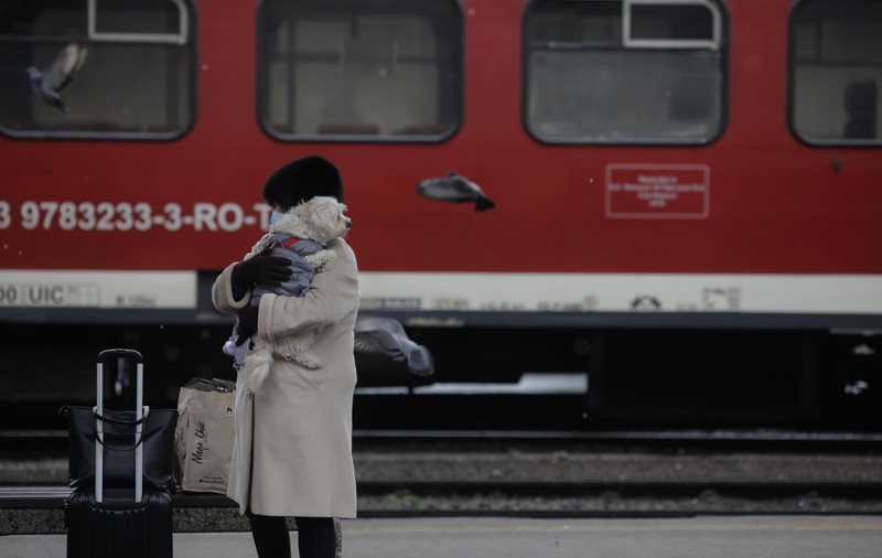 Peste 260 de trenuri, afectate de greva spontană de la CFR. Trenul către aeroport, o întârziere de 15 ori mai mare decât durata călătoriei