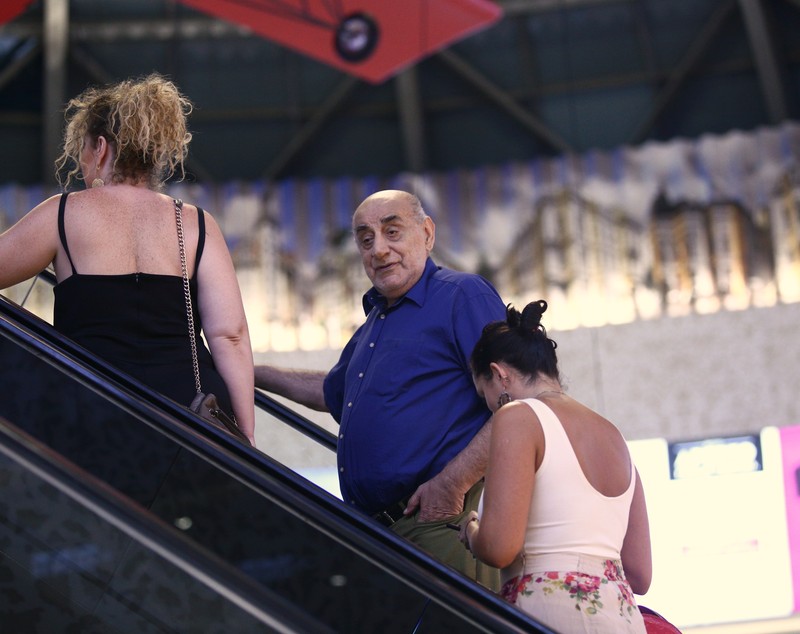 Viorel Lis, la plimbare în mall alături de Oana. Cum arată după ce a avut mai multe probleme de sănătate