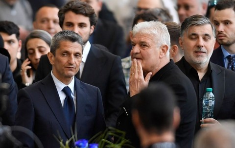Răzvan Lucescu și Ioan Andone la înmormântarea lui Mircea Lucescu | Foto: Profimedia Images