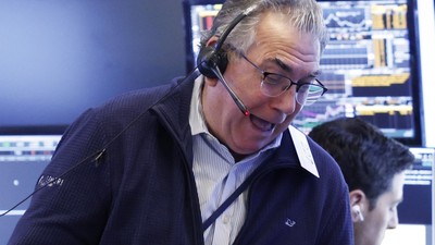 Acțiunile scad după noile tarife vamale impuse de China pe Wall Street, în New York. Foto Profimedia