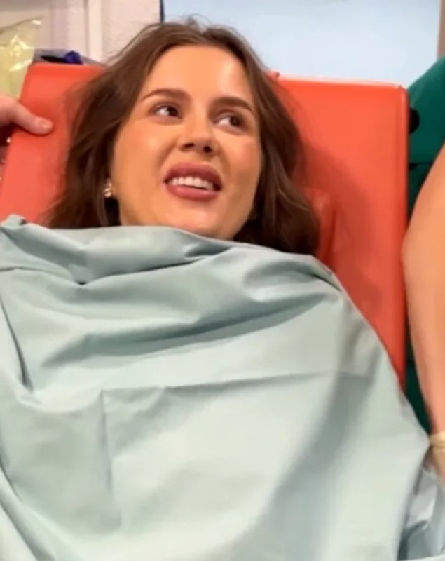 Emily Burghelea, la un pas să nască în lift: „Mi s-a rupt apa ca în filme”. A devenit mama unei fetițe perfect sănătoasă