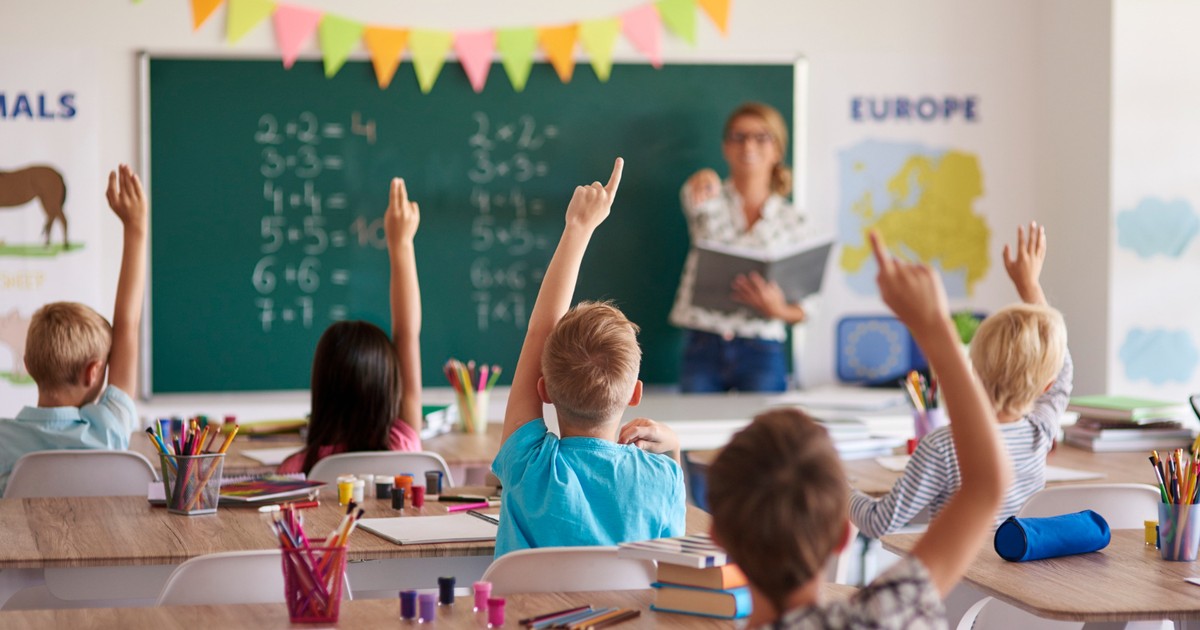 copii într-o sală de clasă