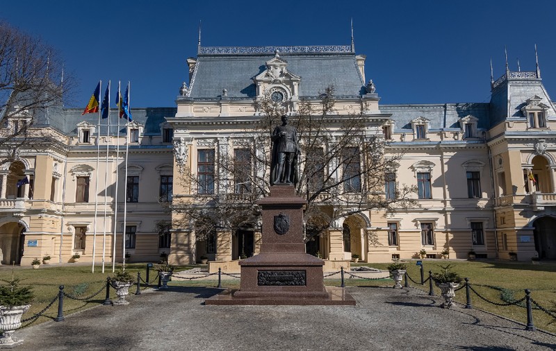 Percheziții DNA la Primăria Iași, într-un dosar privind dispariția unor cantități de păcură din rezervele statului. Mihai Chirica e la București „în interes de serviciu”