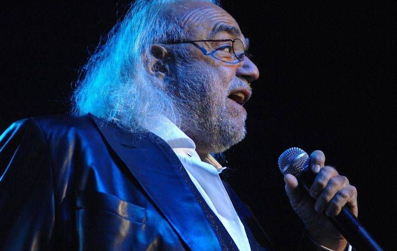 Demis Roussos și-a anulat turneul din România. Vezi de ce!