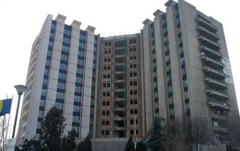 TRAGEDIE! UN BĂRBAT A MURIT DUPĂ CE A CĂZUT DE LA ETAJUL 14 AL SPITALULUI UNIVERSITAR!