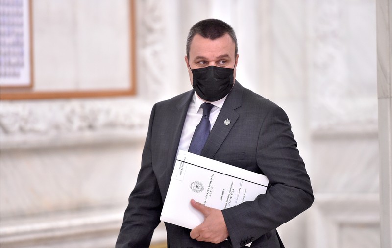 Eugen Pîrvulescu, trimis în judecată de DNA. Senatorul PNL, acuzat că a aflat subiectul unui concurs și l-a dat mai departe unor candidați