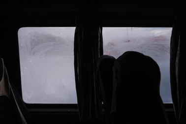 Cadru din interiorul microbuzului lui Viorel Iastrameschi