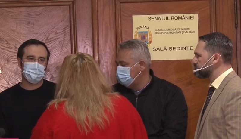 Diana Sosoaca a fost ținută la ușă de paznici |Foto: Captură video Digi24