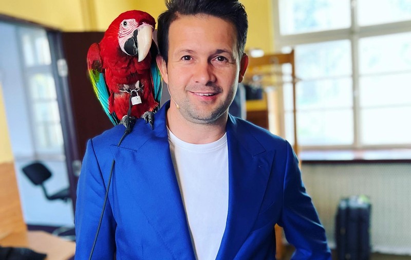 Povestea neștiută a magicianului Robert Tudor. S-a născut cu gura strâmbă și nu aude cu urechea stângă: „Mama nu m-a vrut”