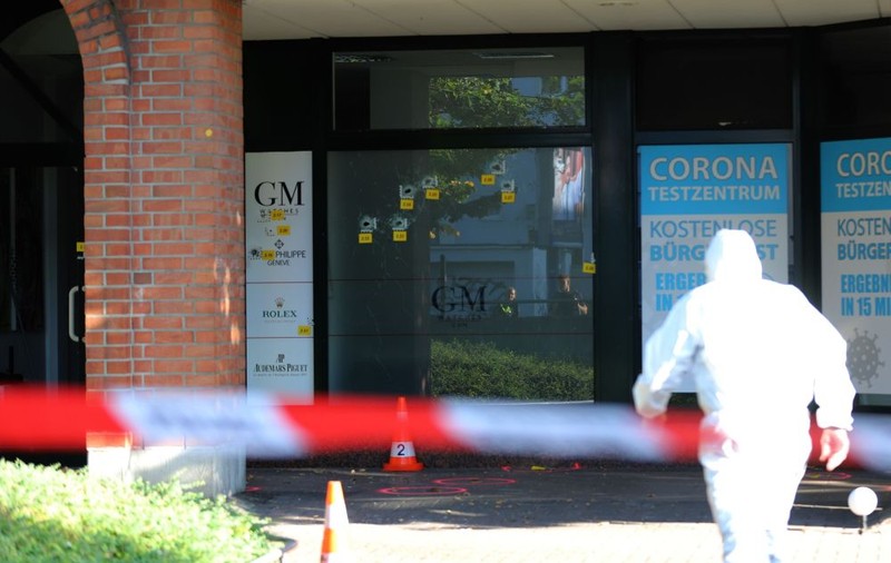 Focuri de armă asupra unui magazin de ceasuri din Koln. „Este cu adevărat înfricoșător ce se întâmplă aici”