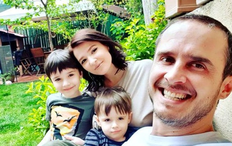 Șerban Copoț a devenit tată pentru a treia oară. “Abia aștept să vă aduc acasă, iubitele mele”
